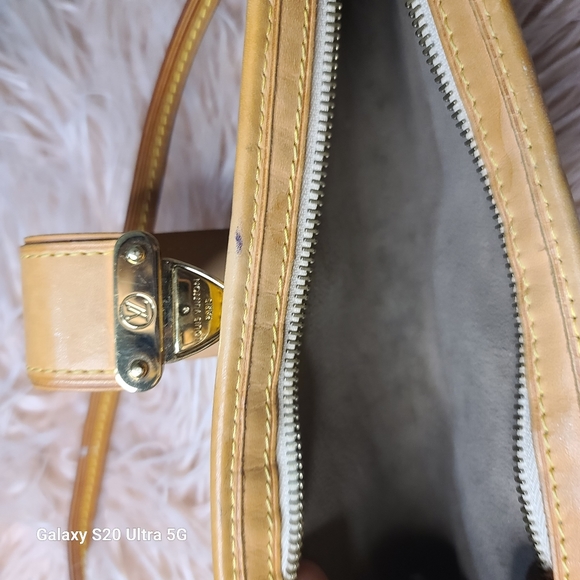 LOUIS VUITTON BAG - Picture 5 of 9